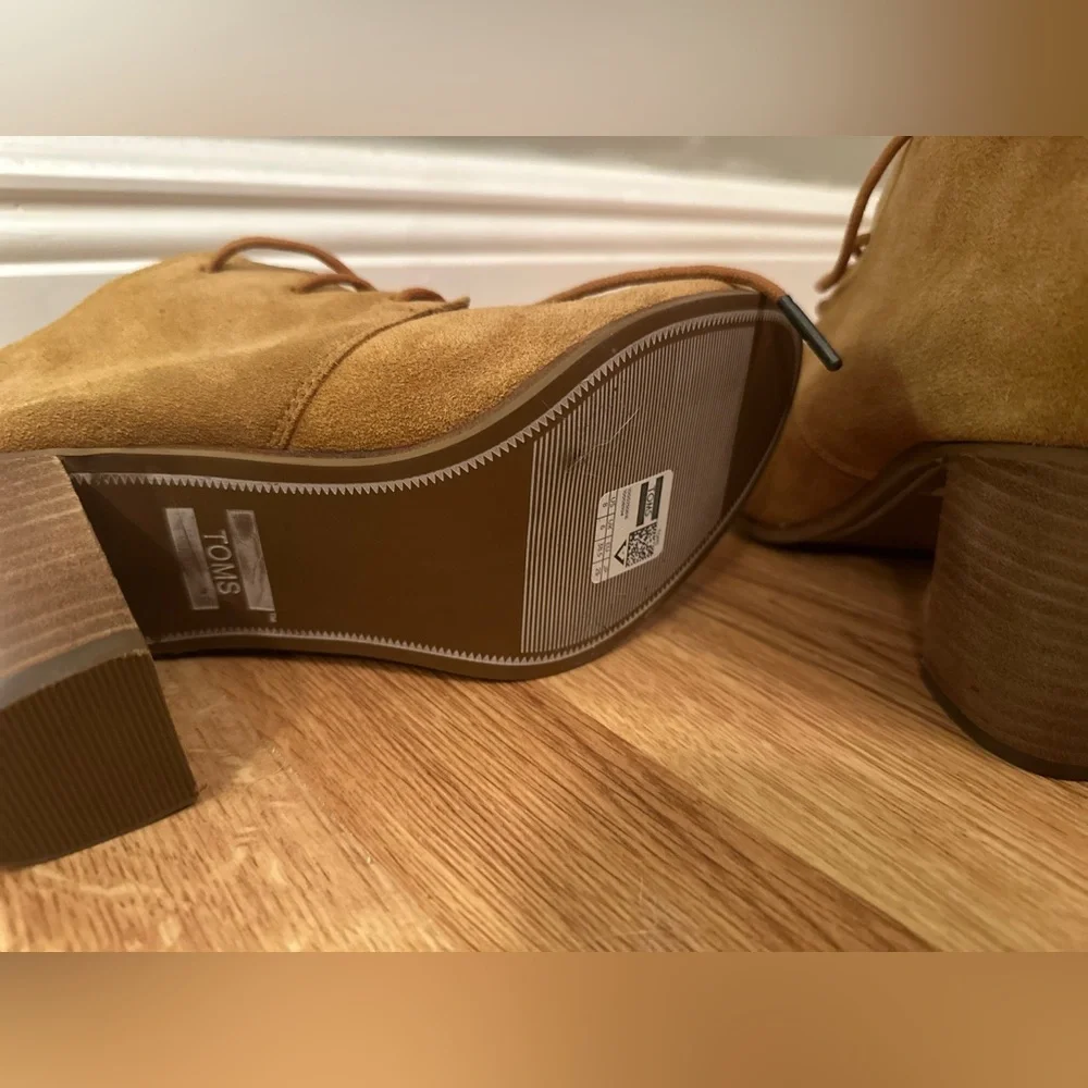 NWOT Tom's suede Light Brown Booties. Women's size 8 - Picture 4 of 7